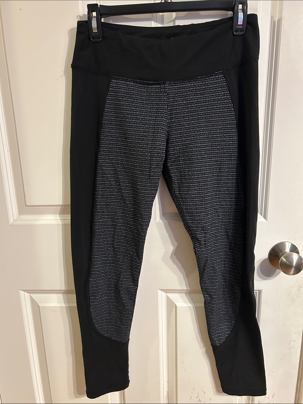 Black and Gray Textured Athletic Leggings
